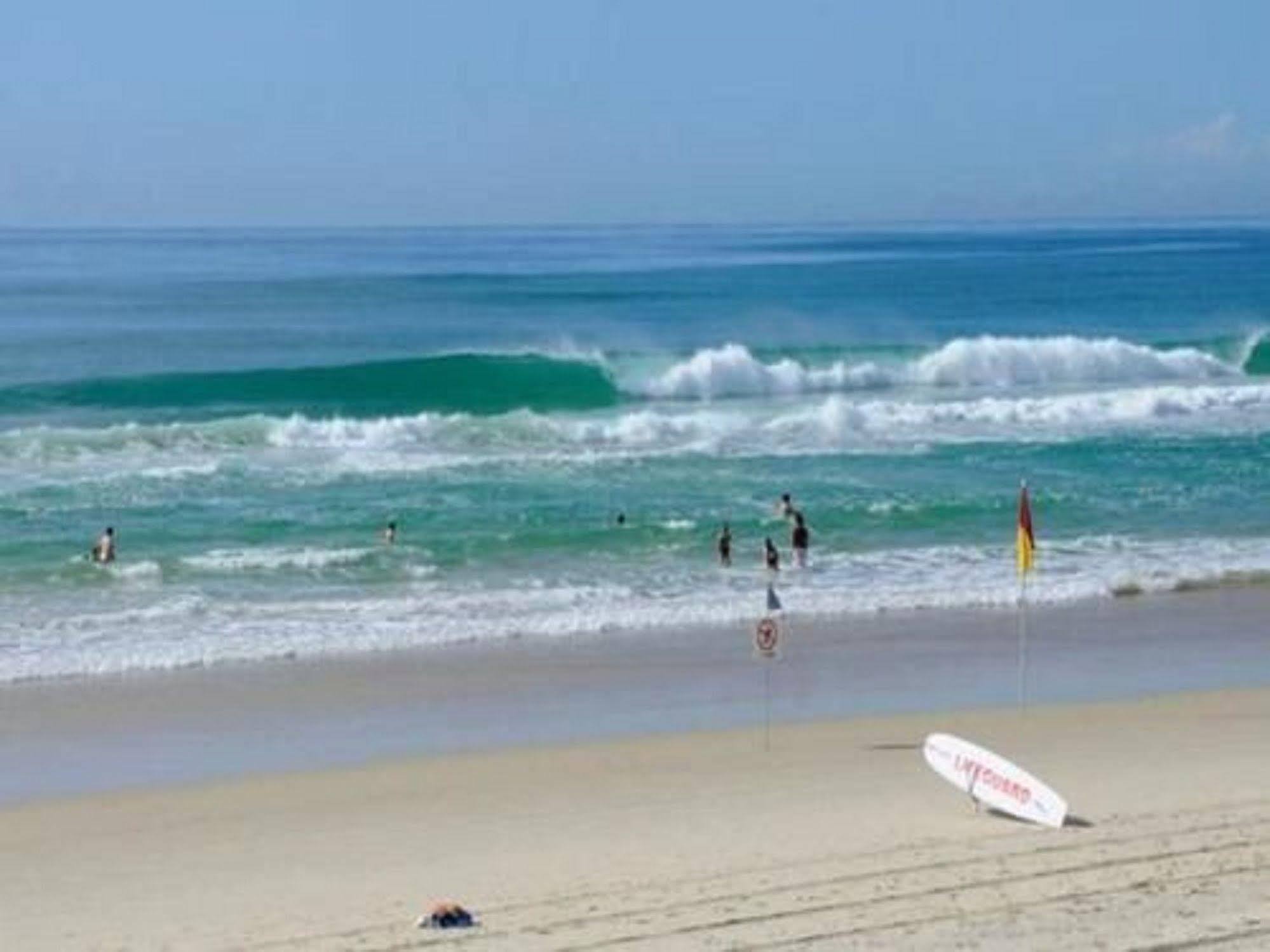 Beaches On Wave Street Gold Coast Exterior foto
